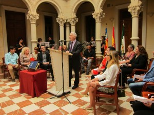 Ayuntamiento de Novelda IMG_0822-300x225 El alcalde de Novelda invita a “caminar juntos hacia el futuro” en el Dia de la Comunitat Valenciana 