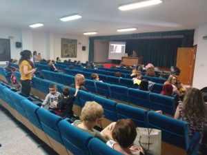 Ayuntamiento de Novelda Reunión-web-300x225 Educación informa sobre el proceso de matriculación escolar que comienza el 17 de mayo 