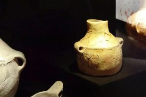 Ayuntamiento de Novelda vasija-mini-300x200 Novelda  cede temporalmente una vasija neolítica a la exposición de Arte Rupestre del MARQ 