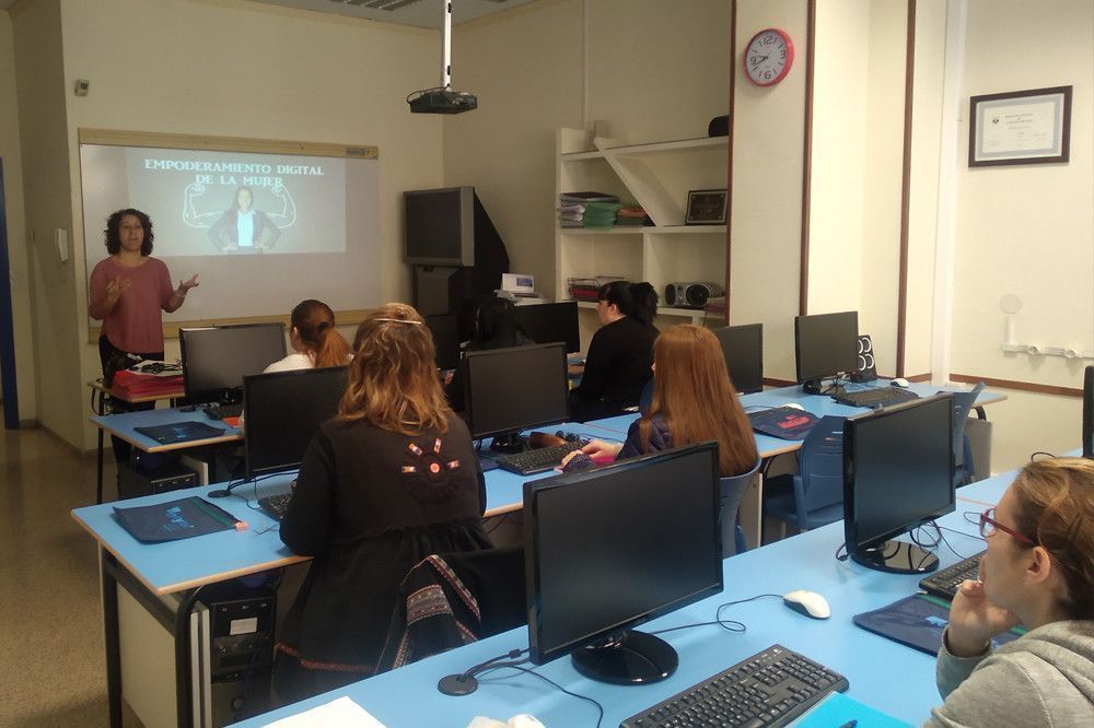 Ayuntamiento de Novelda IMG_20190430_094328-ok Igualdad desarrolla un taller de Empoderamiento Digital para mujeres 