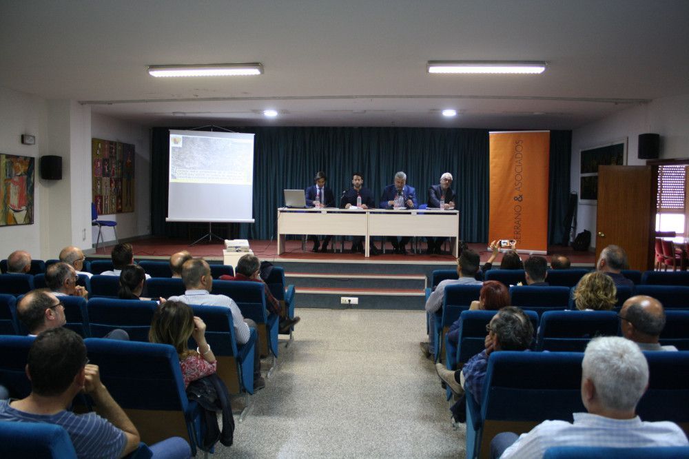 Ayuntamiento de Novelda IMG_5258-ayto La Casa de Cultura va acollir una jornada sobre la reforma de la LOTUP 