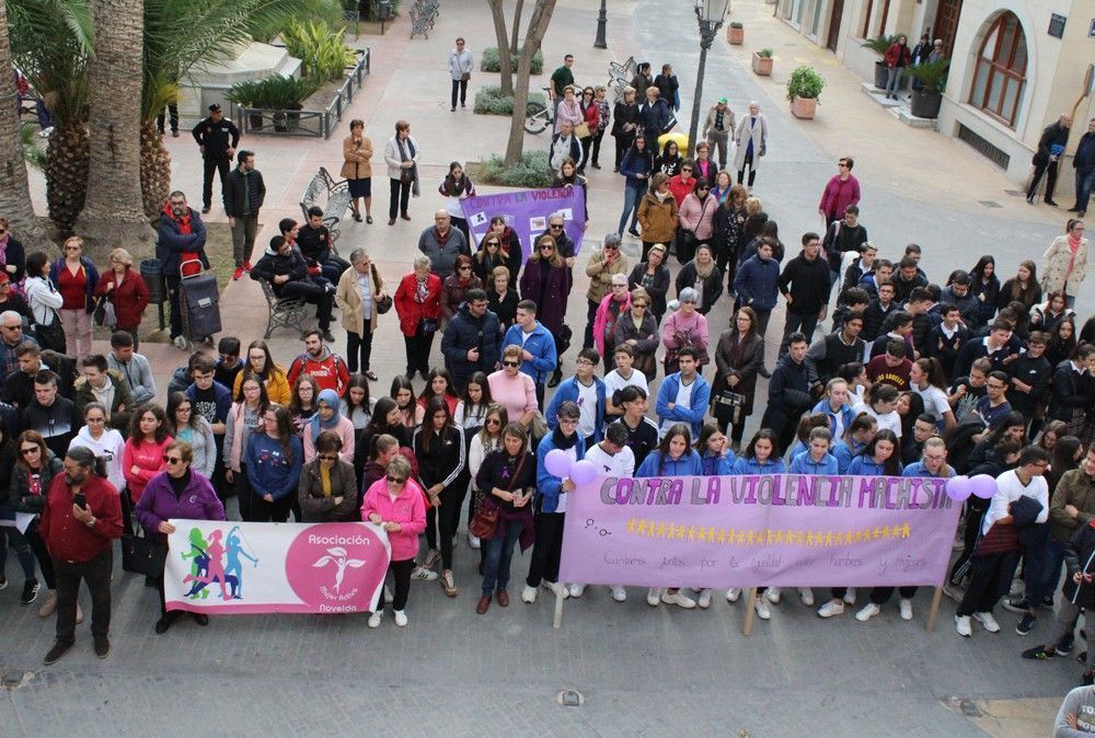 Ayuntamiento de Novelda ayto-7 Multitudinari acte en el Dia per a l'Eliminació de la Violència contra la Dona 