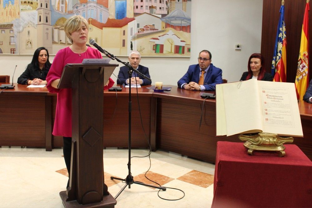Ayuntamiento de Novelda Const-3-ayto-1 El alcalde hace un llamamiento al “respeto y al consenso” en la celebración del Día de la Constitución 