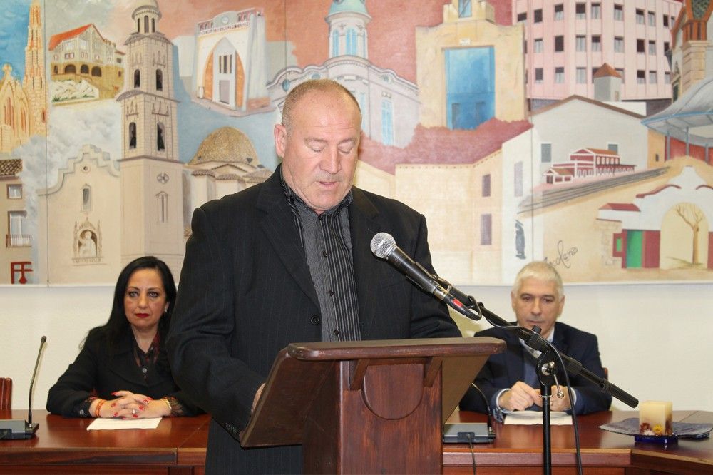 Ayuntamiento de Novelda Const-4-ayto-1 El alcalde hace un llamamiento al “respeto y al consenso” en la celebración del Día de la Constitución 