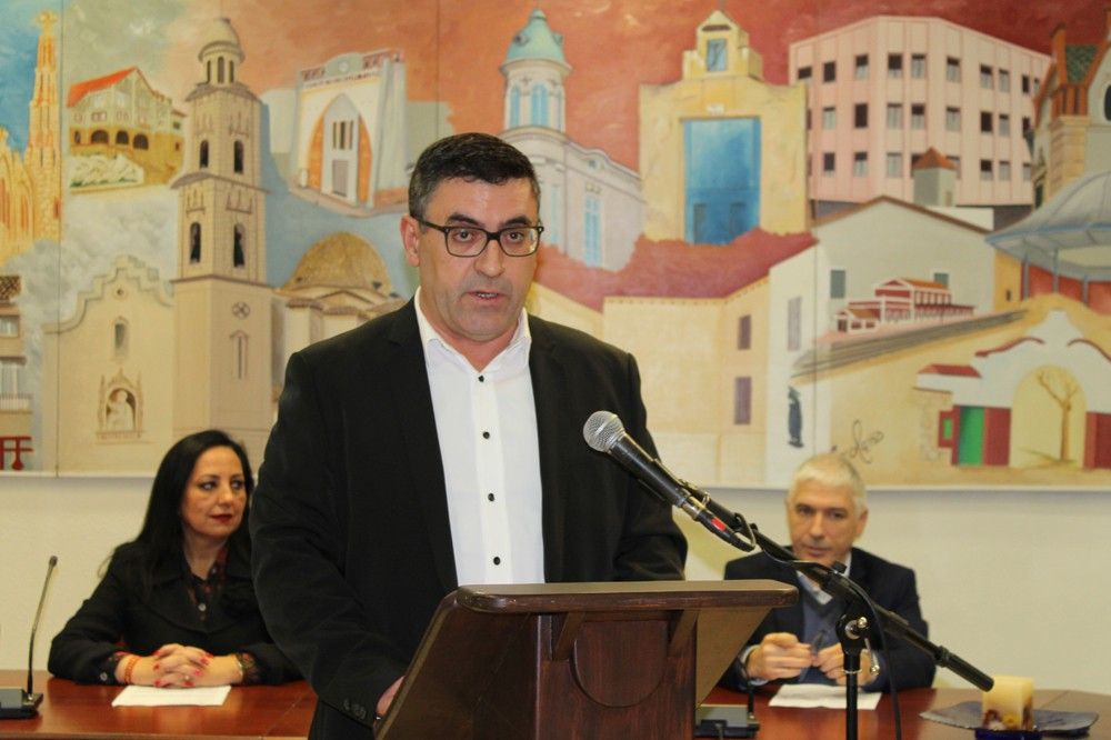 Ayuntamiento de Novelda Const-6-ayto-2 El alcalde hace un llamamiento al “respeto y al consenso” en la celebración del Día de la Constitución 