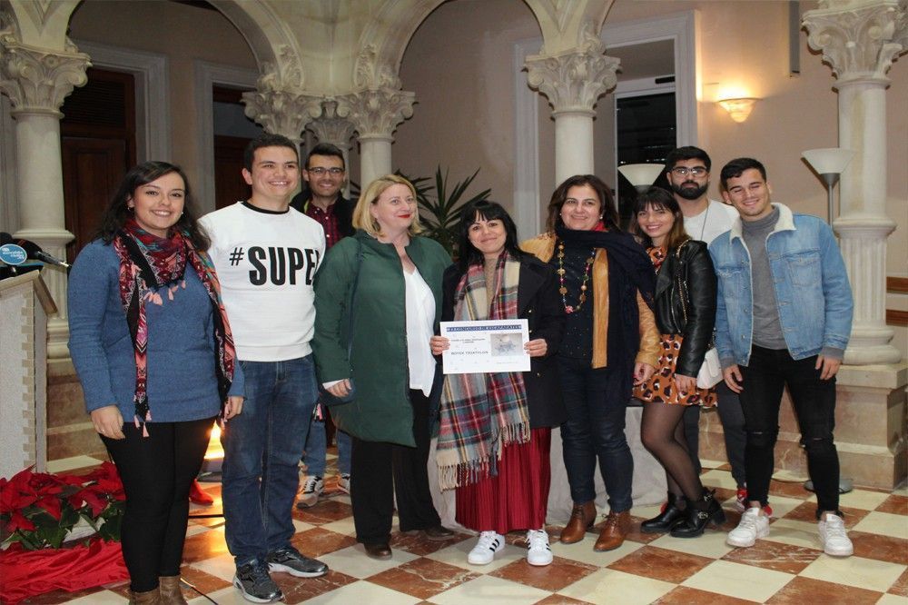 Ayuntamiento de Novelda Escaparates-3-Ayto Comerç lliura els premis del concurs d'aparadors nadalencs 