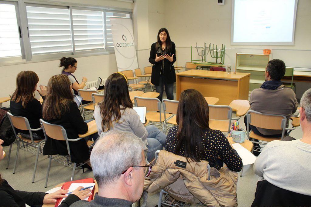 Ayuntamiento de Novelda 02-11-1024x683 Educació realitza una jornada de formació en Oratòria i Debat per al professorat dels centres educatius 