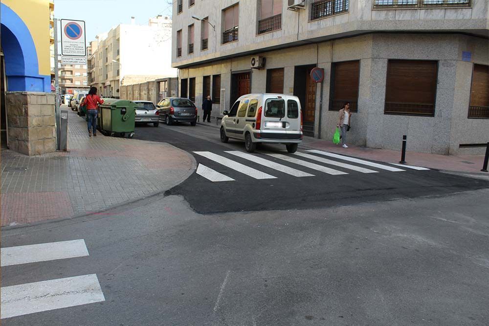 Ayuntamiento de Novelda 03-13 Continúan los trabajos de mejora del firme de calles y caminos 