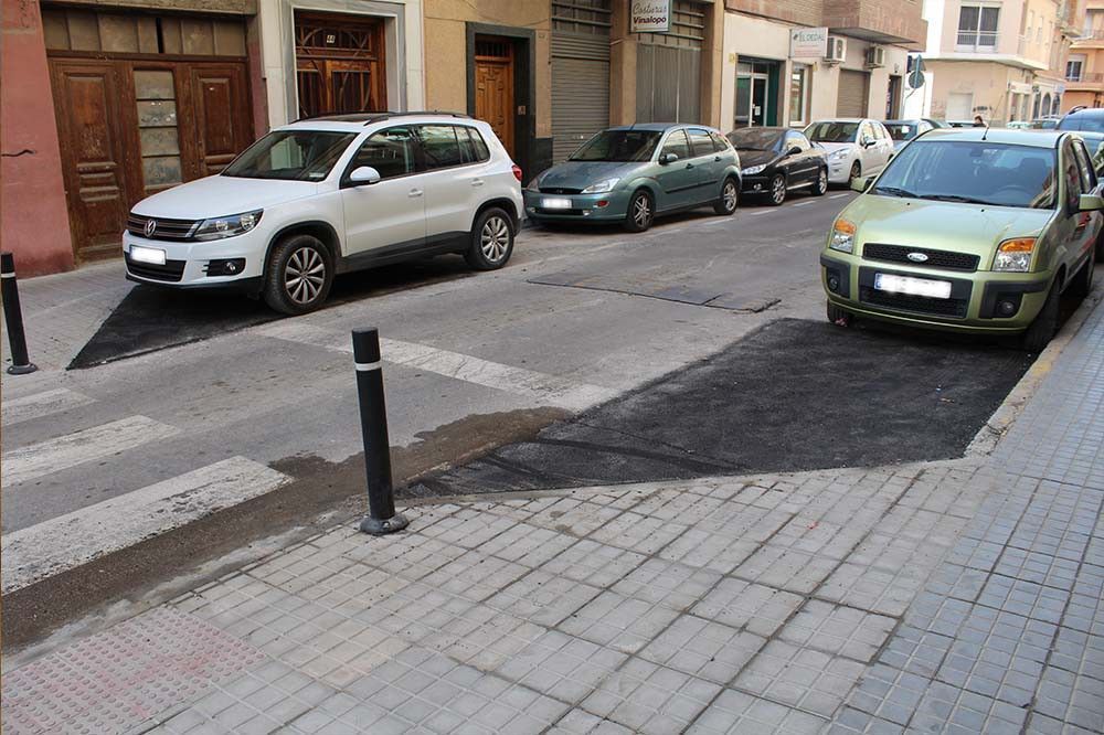 Ayuntamiento de Novelda 04-11 Continúan los trabajos de mejora del firme de calles y caminos 