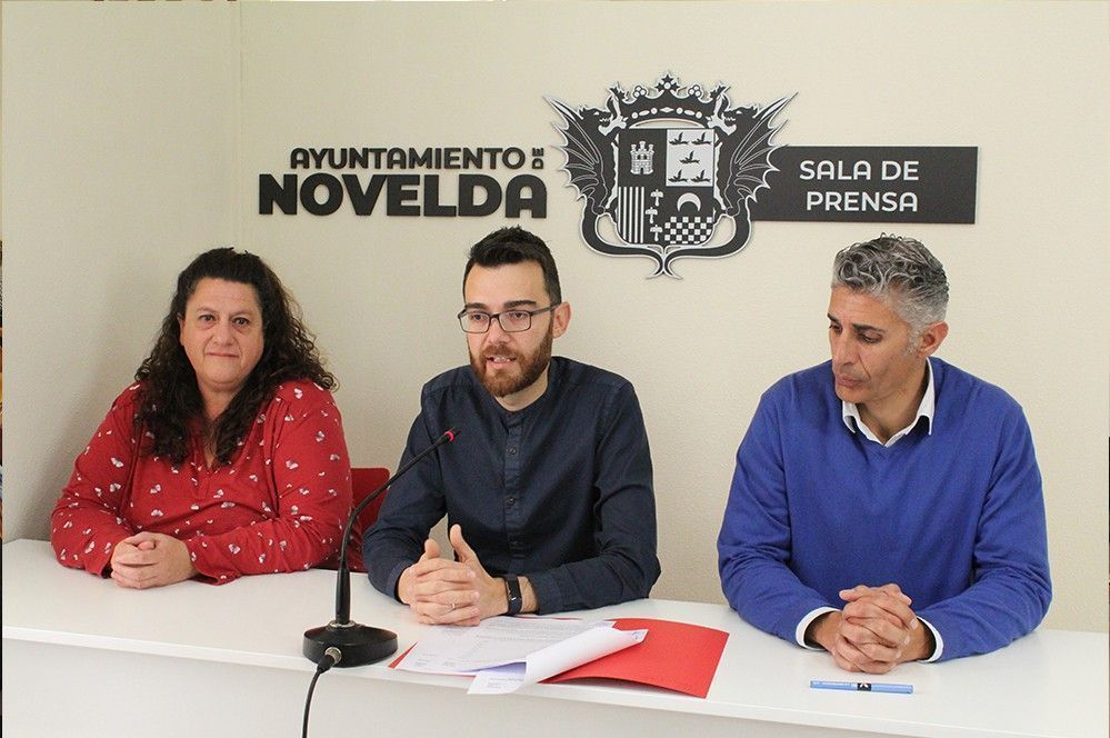 Ayuntamiento de Novelda 04-4 Se signa el conveni de col·laboració entre Ajuntament i les  AMPA per a l'organització dels Jocs Escolars 