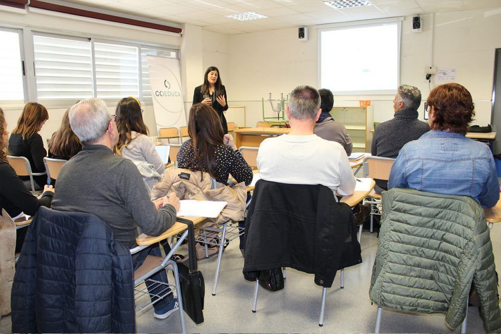 Ayuntamiento de Novelda 05-4-1024x683 Educació realitza una jornada de formació en Oratòria i Debat per al professorat dels centres educatius 