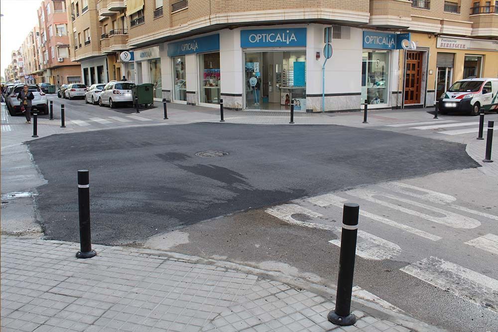 Ayuntamiento de Novelda 05-6 Continúan los trabajos de mejora del firme de calles y caminos 