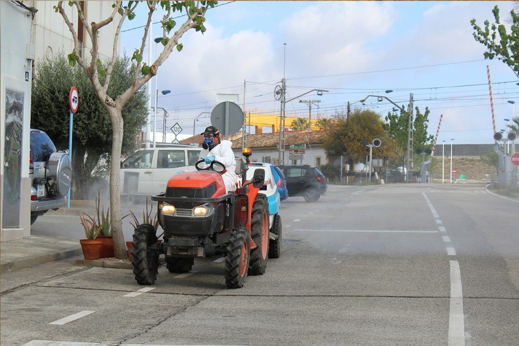 Ayuntamiento de Novelda 01-15-1024x683 Los agricultores de Novelda sacan sus tractores a la calle para colaborar en las tareas de desinfección 