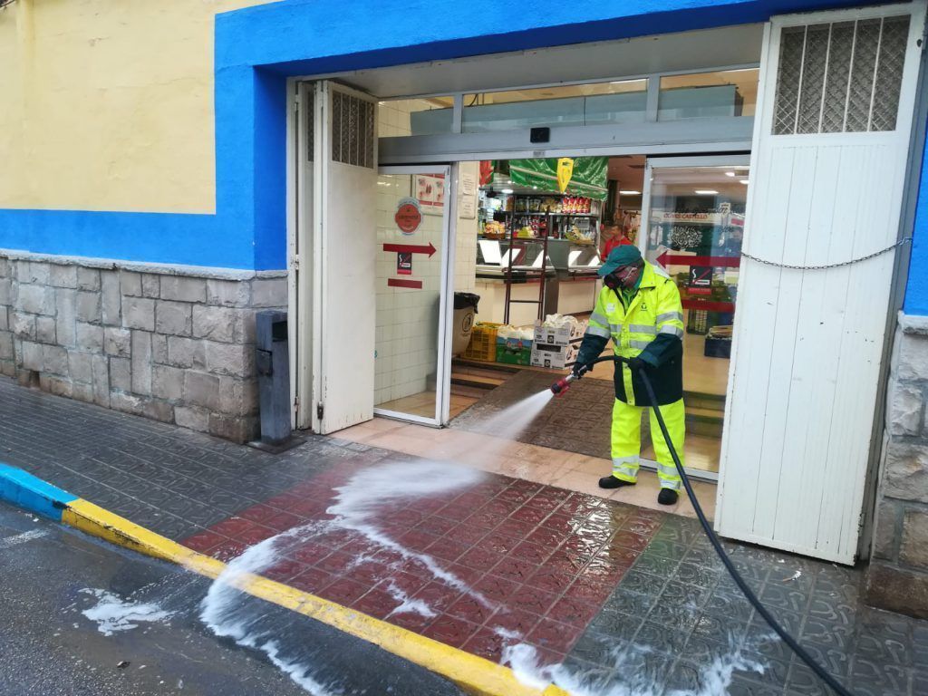 Ayuntamiento de Novelda 03-1024x768 El servei de neteja viària Municipal duu a terme la desinfecció de carrers i contenidors de la ciutat 