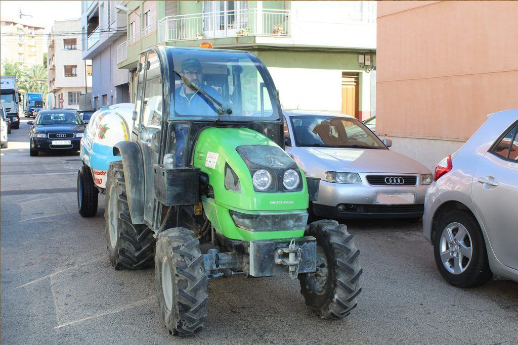 Ayuntamiento de Novelda 07-1-1024x683 Los agricultores de Novelda sacan sus tractores a la calle para colaborar en las tareas de desinfección 