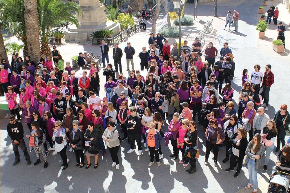 Ayuntamiento de Novelda 18 Novelda reivindica la igualtat real i efectiva per a les dones 