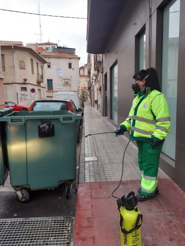 Ayuntamiento de Novelda 02-768x1024 Manteniment de Ciutat agraeix el treball “extraordinari” dels operaris de neteja viària 