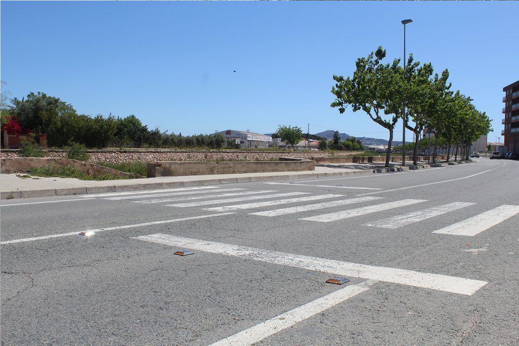Ayuntamiento de Novelda 02-9-1024x683 Trànsit realitza millores de senyalització  viària per a incrementar la seguretat per als vianants 
