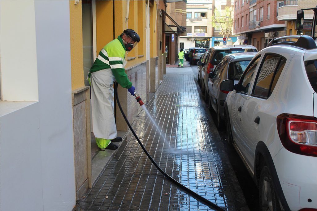 Ayuntamiento de Novelda 05-1-1024x683 L'alcalde trasllada el seu agraïment al servei de neteja viària 