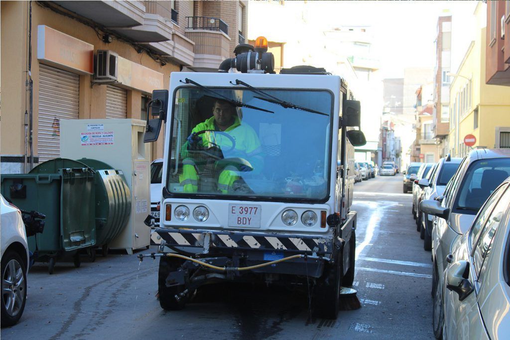 Ayuntamiento de Novelda 08-1-1024x683 L'alcalde trasllada el seu agraïment al servei de neteja viària 