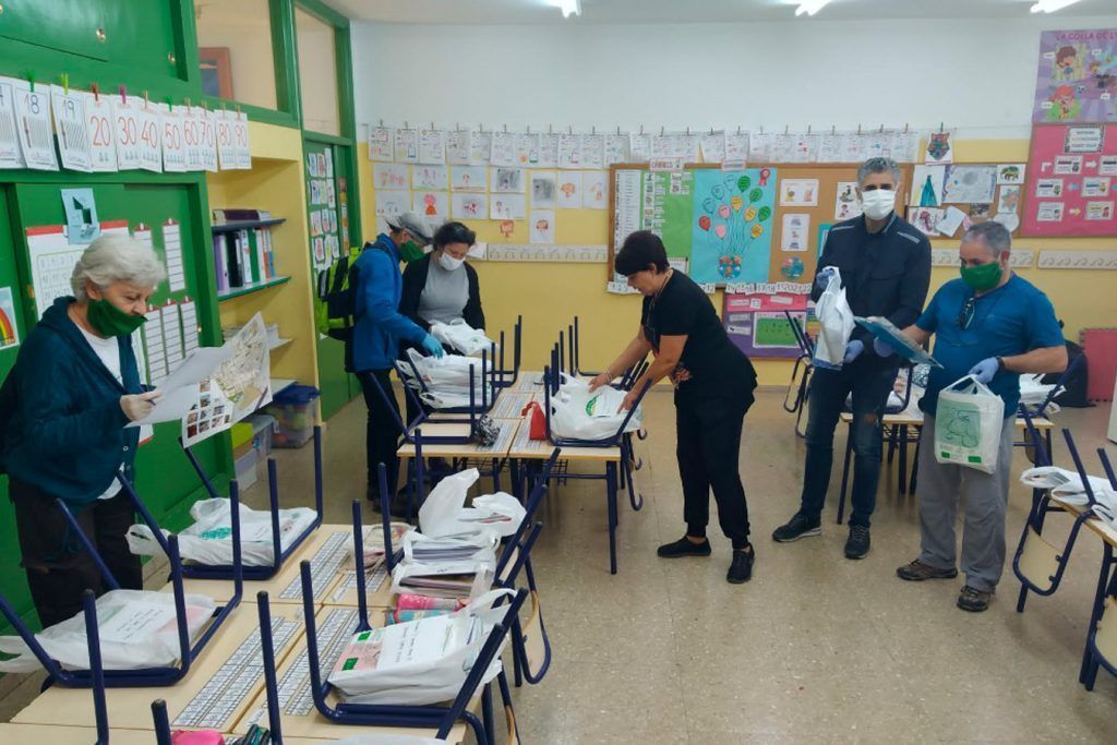 Ayuntamiento de Novelda 01-10-1024x683 Educación mantiene el dispositivo para facilitar el seguimiento del curso escolar a los alumnos vulnerables 