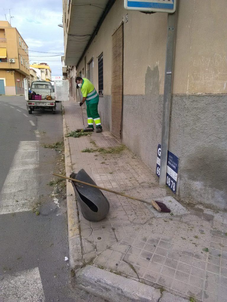 Ayuntamiento de Novelda 01-768x1024 Mantenimiento de Ciudad realiza trabajos de limpieza y desbroce vial 