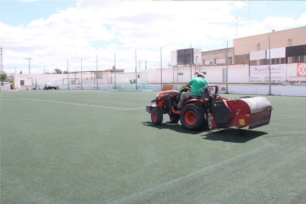 Ayuntamiento de Novelda 02-11-1024x683 Esports  millora  els terrenys de joc de la Magdalena i el Poliesportiu Municipal 