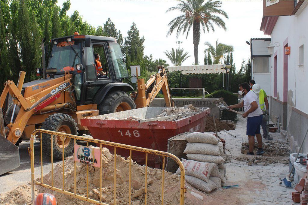 Ayuntamiento de Novelda 02-2-1024x683 Se inician las obras de accesibilidad de la entrada al Polideportivo Municipal y su cafetería 