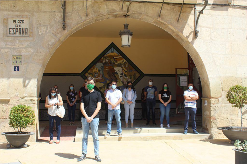 Ayuntamiento de Novelda 02-21-1024x683 Novelda guarda un minuto de silencio en recuerdo de las víctimas del coronavirus 