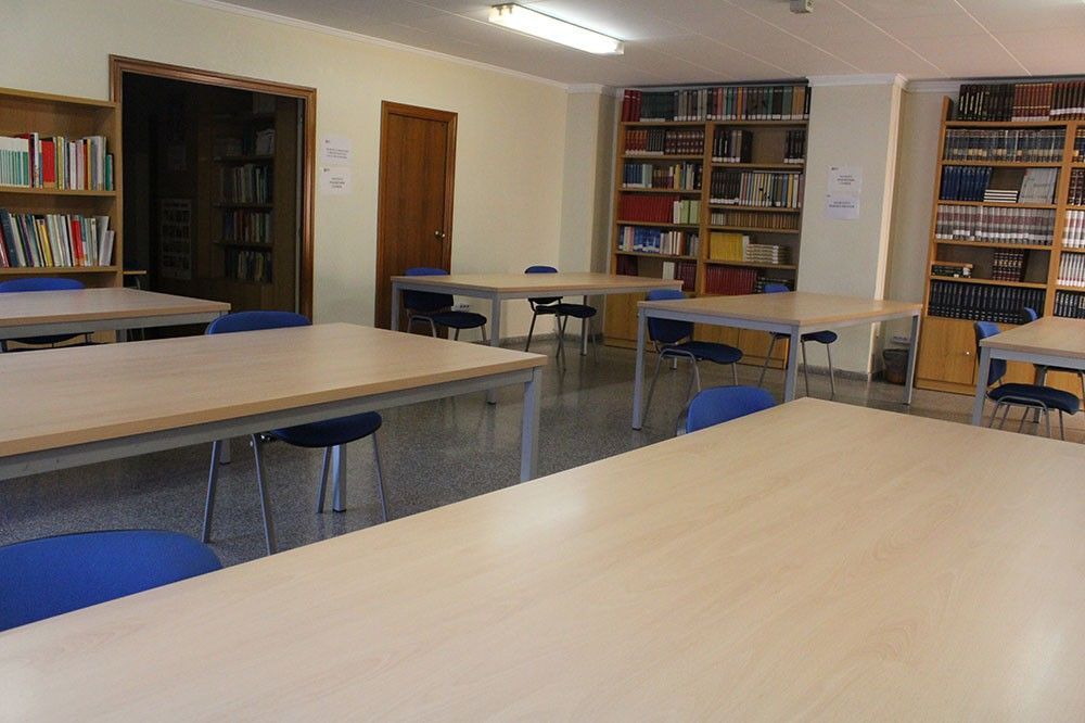Ayuntamiento de Novelda 01-13 La Biblioteca Municipal reabre sus salas de estudio 