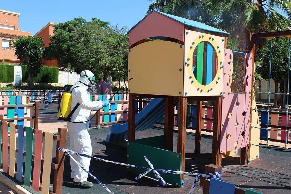 Ayuntamiento de Novelda 01-14 El Ayuntamiento reabre al público las zonas de juegos infantiles de los parques municipales 