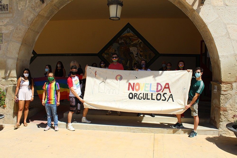 Ayuntamiento de Novelda 03-14 Novelda reivindica la diversitat sexual amb una crida a la tolerància i la igualtat en el Dia Internacional de l'Orgull LGTBI 