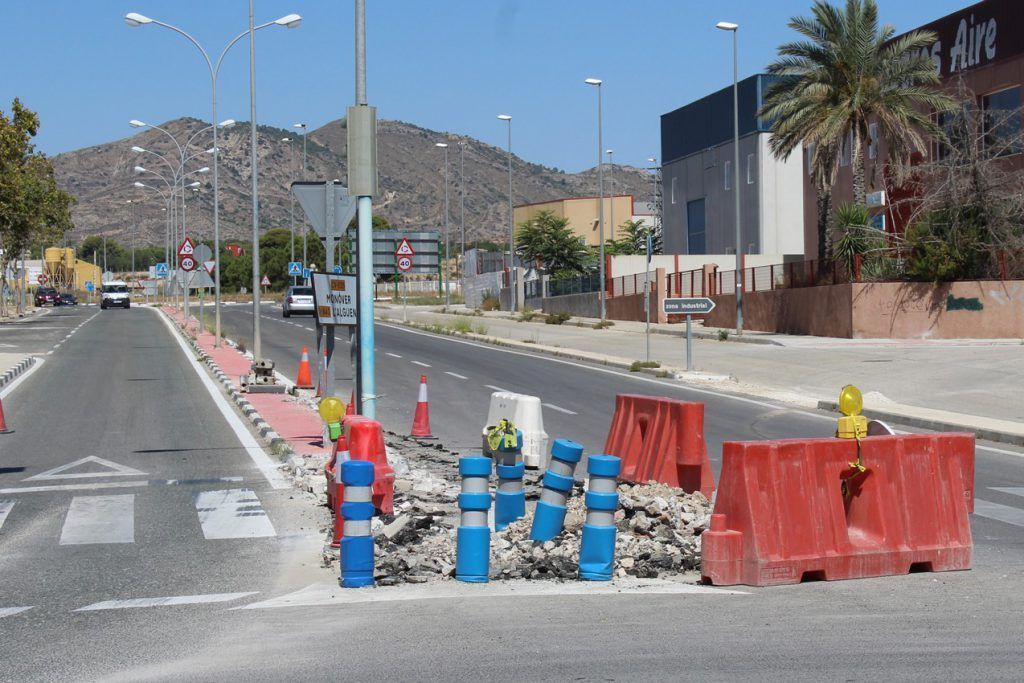 Ayuntamiento de Novelda 01-28-1024x683 Obras de mejora de seguridad vial en la rotonda de Cura González 