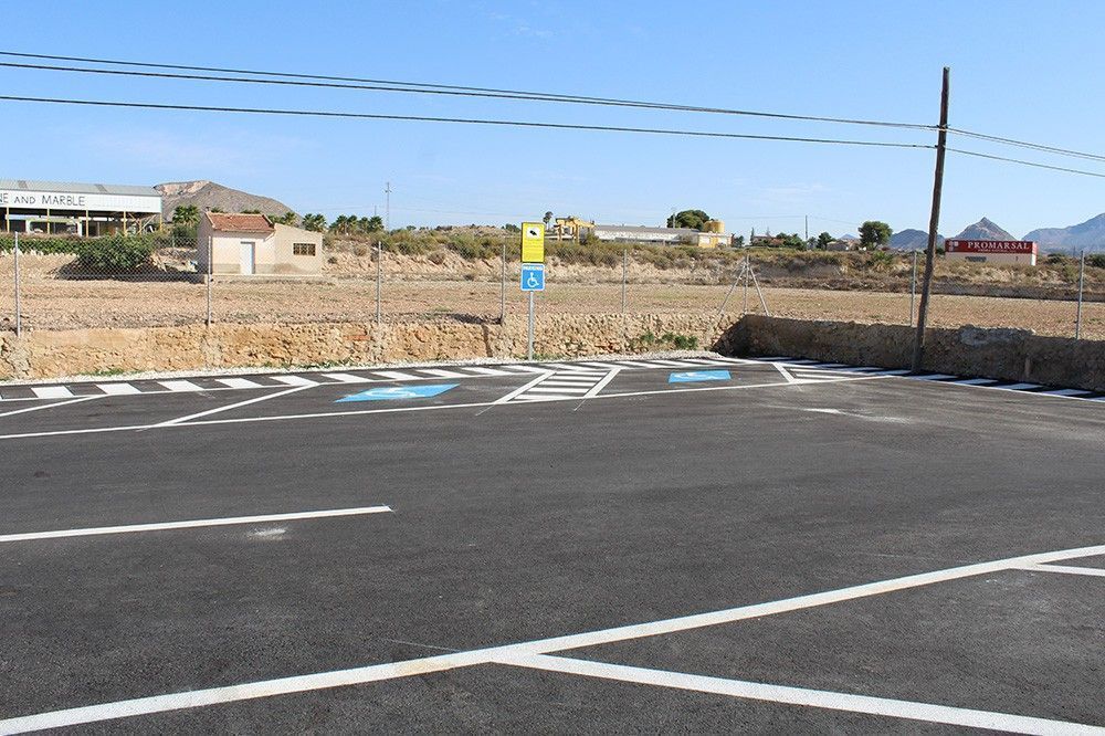 Ayuntamiento de Novelda 03-6 Finalizan las obras de adecuación del aparcamiento del Cementerio 