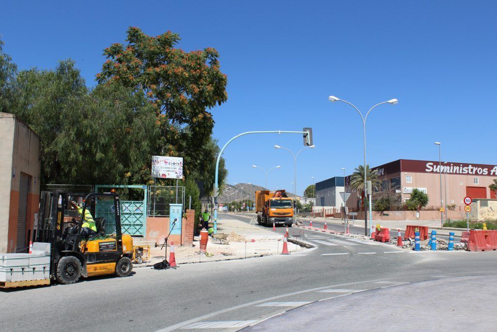 Ayuntamiento de Novelda 03-9-1024x683 Obras de mejora de seguridad vial en la rotonda de Cura González 