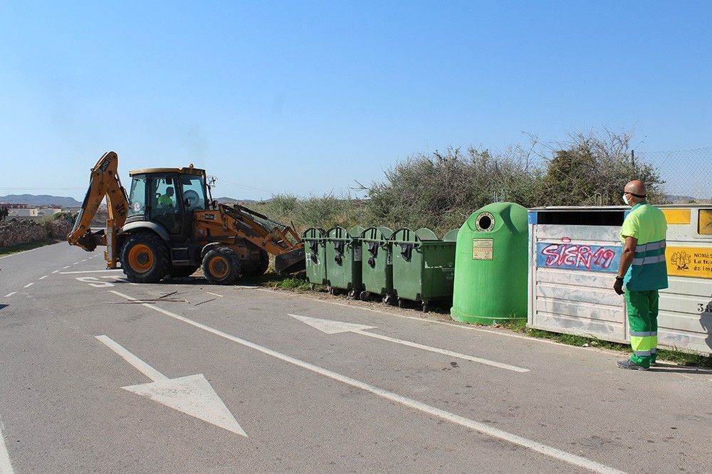 Ayuntamiento de Novelda 04-1 L'Ajuntament manté la campanya de neteja i vigilància dels contenidors de l'extraradi 