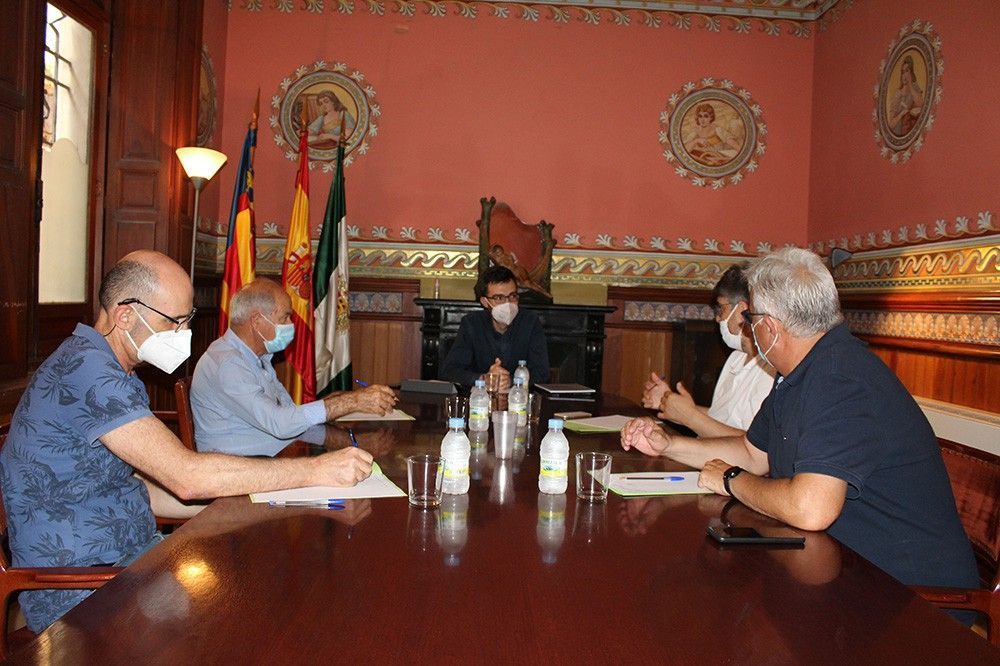 Ayuntamiento de Novelda 04-2 El alcalde se reúne con los representantes de los sectores productivos 