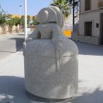 Ayuntamiento de Novelda 05-5-150x150 La escultura de una Menina de grandes dimensiones adorna ya  la futura Plaza Piedra Bateig en La Estación 