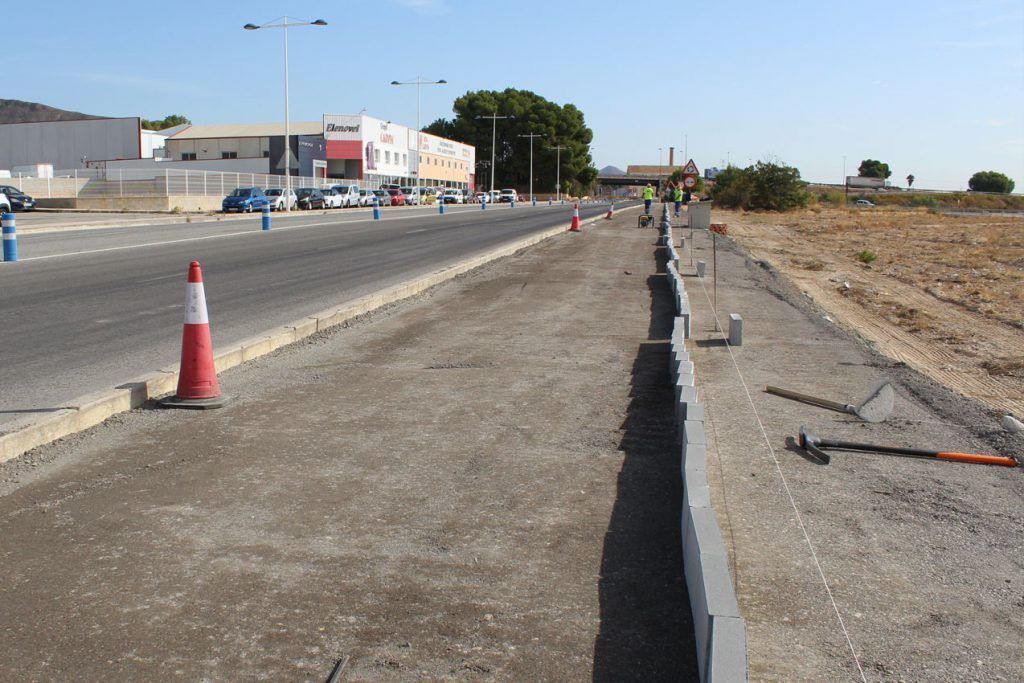 Ayuntamiento de Novelda 01-1024x683 Obres Públiques prolonga el carril de ciclovianants de la Ronda Sud per l'Avinguda de Jesús Navarro 