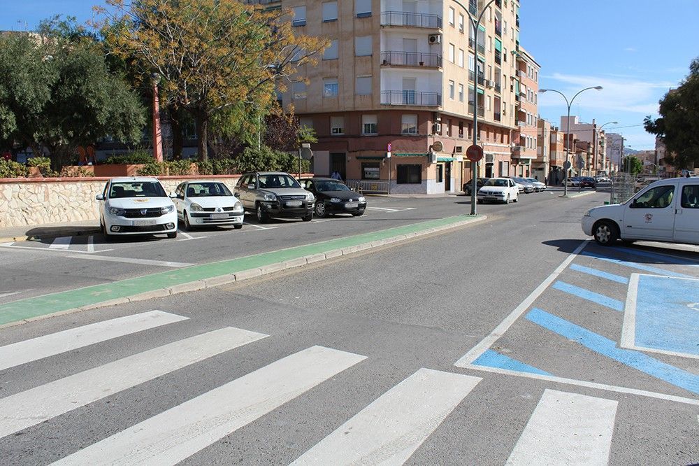 Ayuntamiento de Novelda 04-9 Tráfico mejora el aparcamiento en la Avenida Alfonso el Sabio 