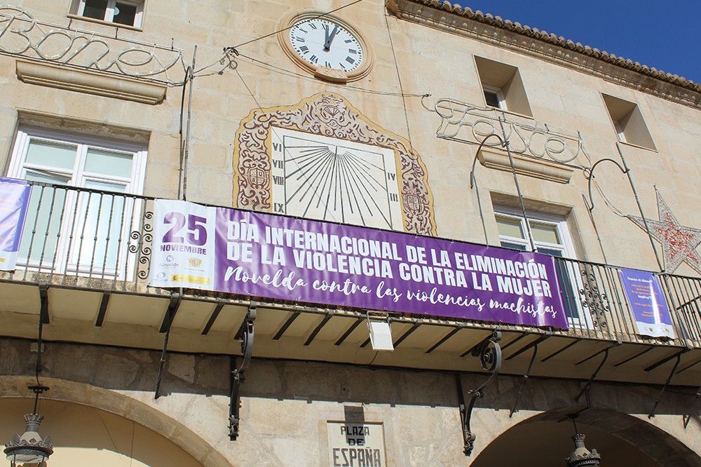 Ayuntamiento de Novelda 03-11 Novelda mostra el seu suport a la dona enfront de les violències masclistes 