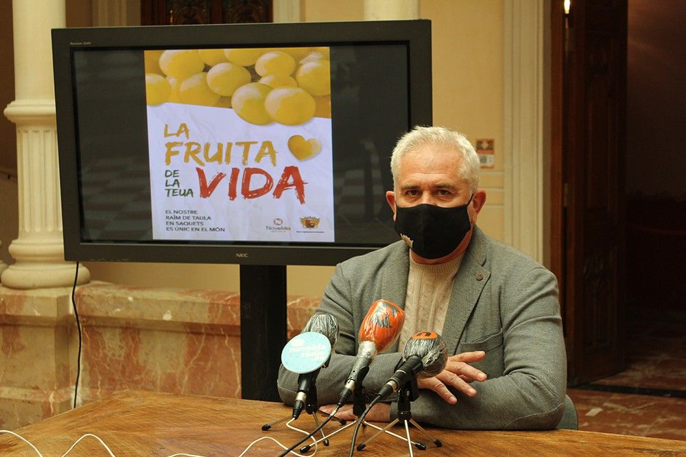 Ayuntamiento de Novelda 01-1 “La fruita de la teua vida”, campanya de suport i promoció per al raïm de taulaen saquets 