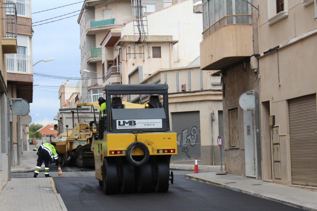 Ayuntamiento de Novelda 01-13-1024x683 Avanzan las obras de reasfaltado en los barrios de San Roque y Sagrado Corazón 