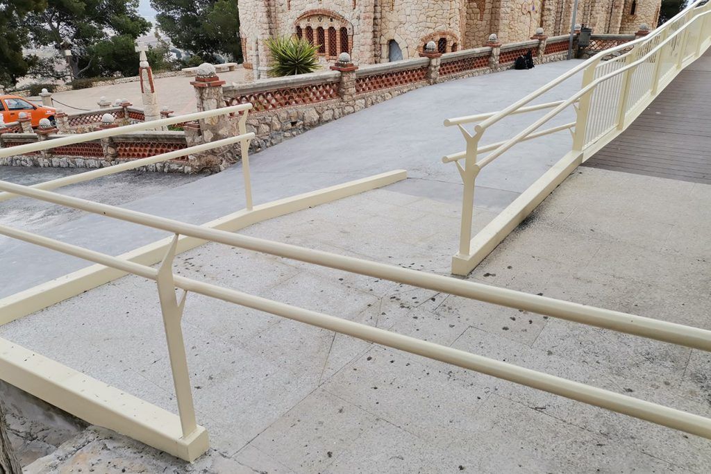Ayuntamiento de Novelda 04-4-1024x683 Finalizan los trabajos de accesibilidad en la pasarela de acceso al Castillo 