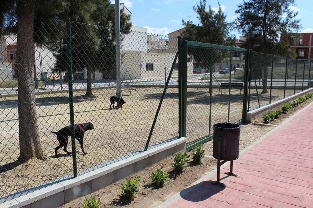 Ayuntamiento de Novelda 06-7-1024x683 Protección Animal abre un nuevo espacio de esparcimiento canino en el parque del Fossar 