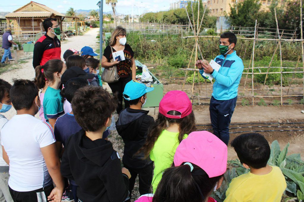 Ayuntamiento de Novelda 04-4-1024x683 Una visita a los Huertos Ecológicos cierre la campaña escolar de educación ambiental 