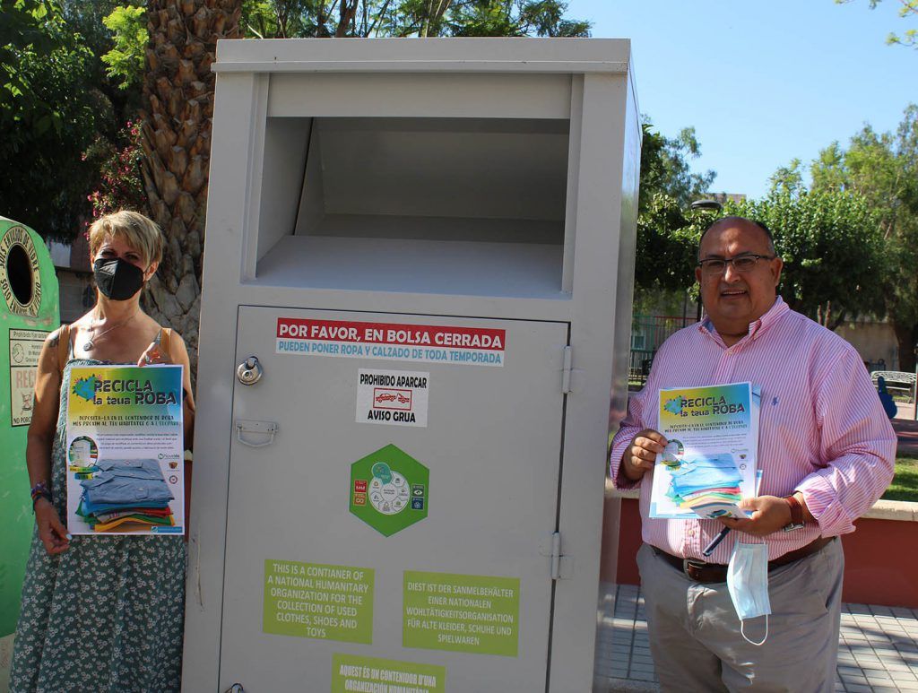 Ayuntamiento de Novelda 03-12-1024x773 El Ayuntamiento pone en marcha la campaña “Recicla tu ropa. Dale una nueva  vida” 