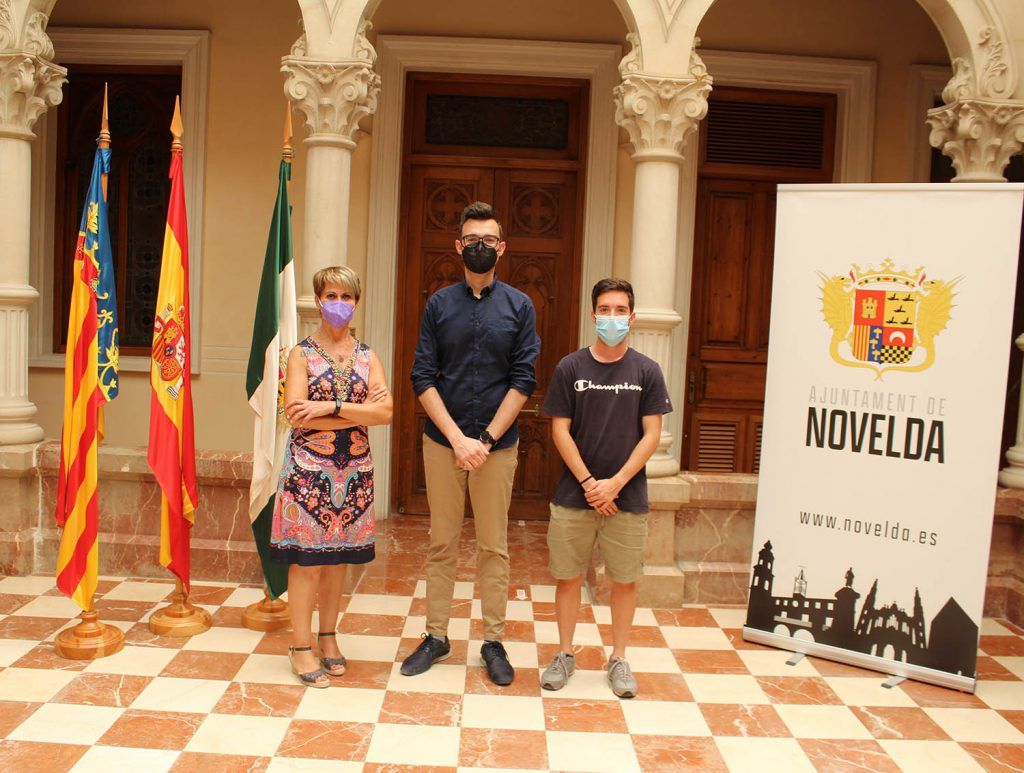 Ayuntamiento de Novelda 03-2-1024x773 L'Ajuntament signa un conveni de col·laboració amb el Club Novelder de Muntanyisme 