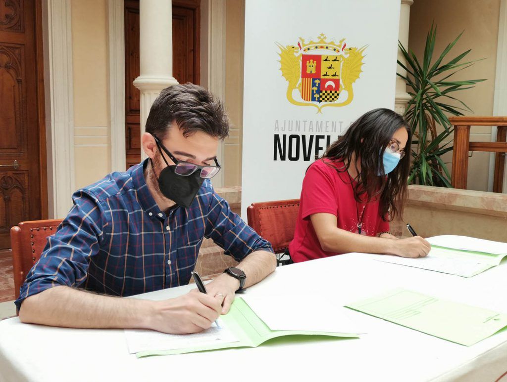 Ayuntamiento de Novelda 03-20-1024x773 L'Ajuntament renova el conveni de col·laboració amb el Consell de la Joventut 