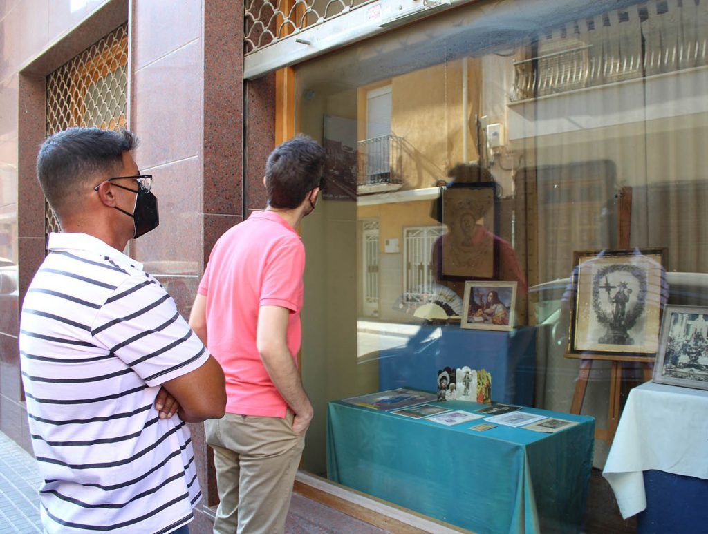 Ayuntamiento de Novelda 07-3-1024x773 El Centre Cultural Gómez-Tortosa acull el lliurament d'obsequis als participants de “Balcons en Festes” 